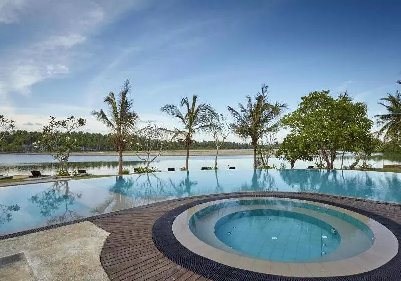 Amaranthe Bay Resort & Spa