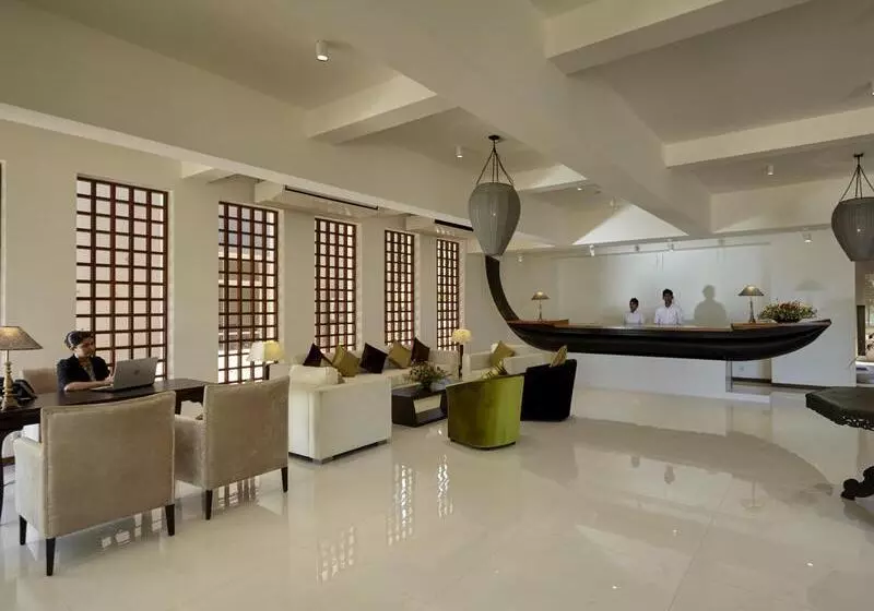 Amaranthe Bay Resort & Spa