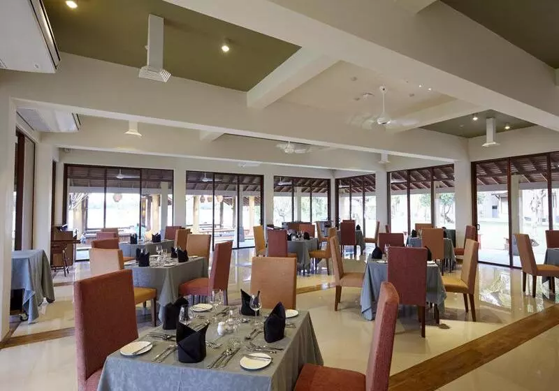 Amaranthe Bay Resort & Spa