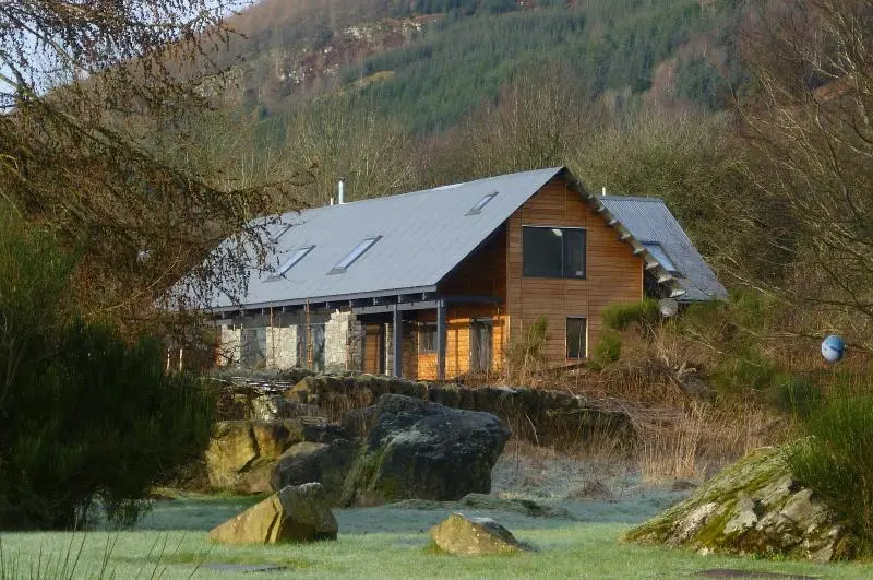 تختخواب و صبحانه The Steading