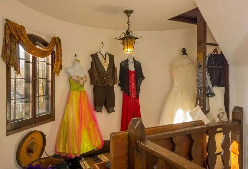 Castle On Glen 3 Bedroom Home