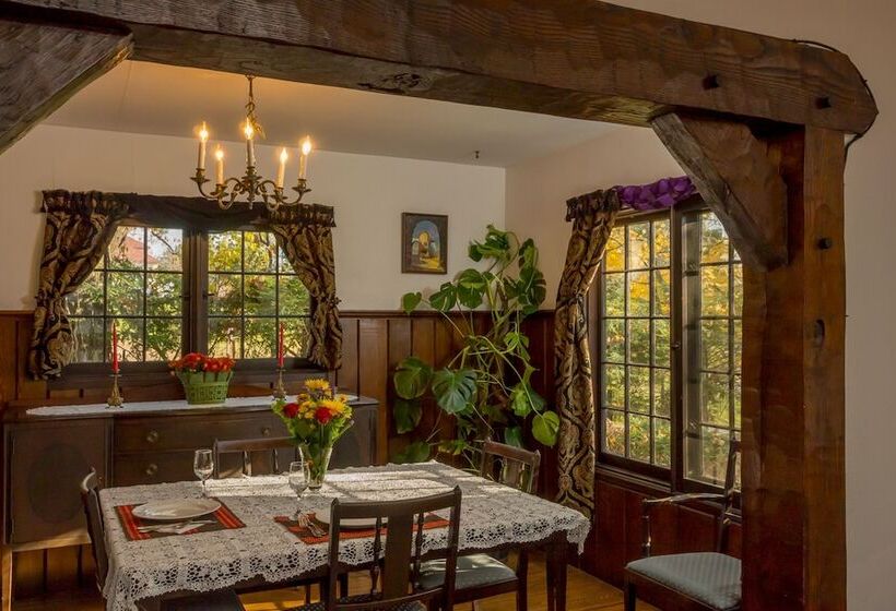 Castle On Glen   3 Bedroom Home