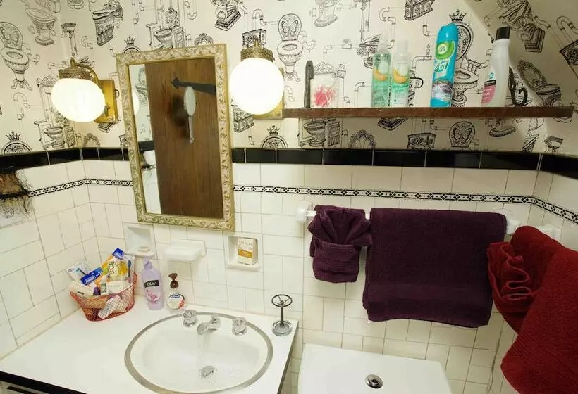 Castle On Glen 3 Bedroom Home