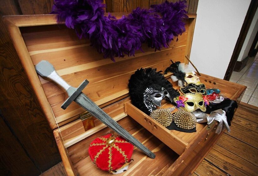 Castle On Glen   3 Bedroom Home