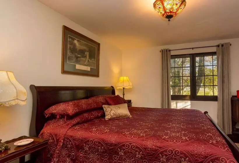 Castle On Glen 3 Bedroom Home