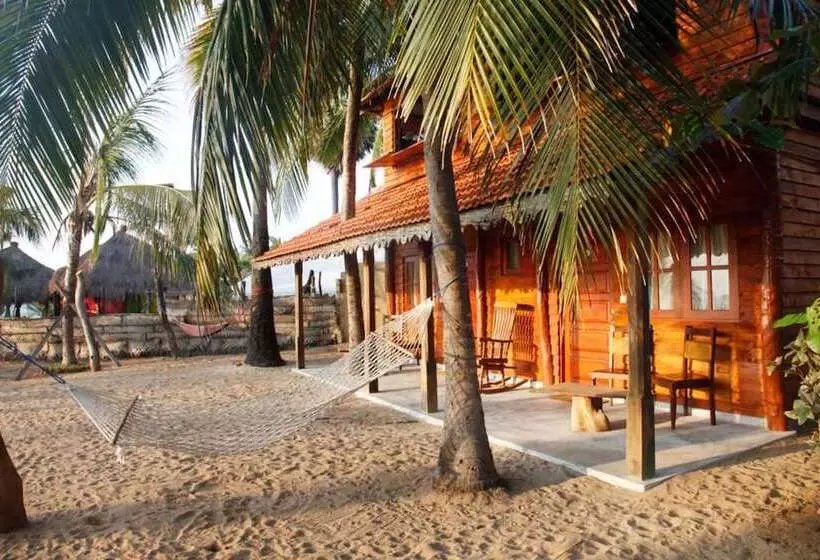 هتل Arugam Bay Surfing Resort