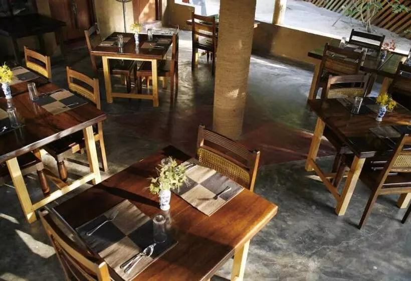 هتل Arugam Bay Surfing Resort