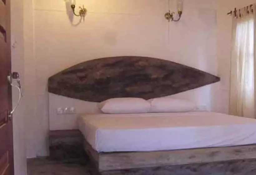 هتل Arugam Bay Surfing Resort