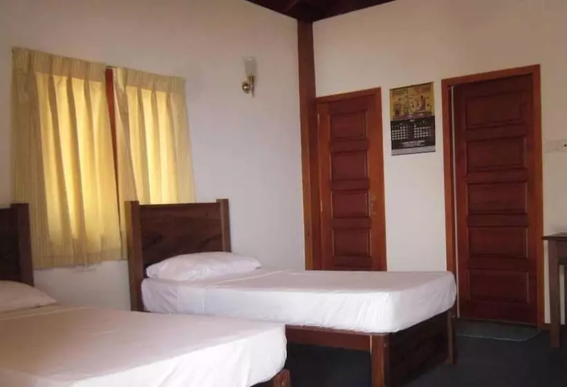 هتل Arugam Bay Surfing Resort
