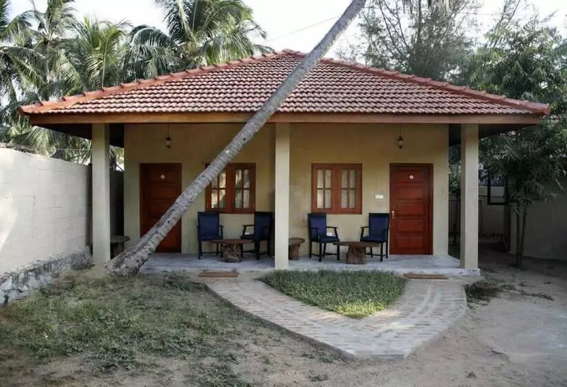 هتل Arugam Bay Surfing Resort