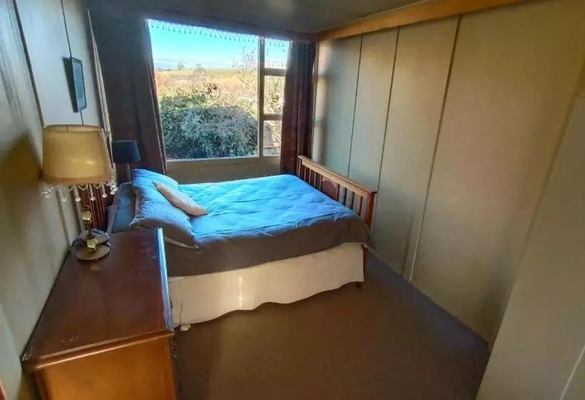 هتل Blakes Manor Self Contained Heritage Accommodation