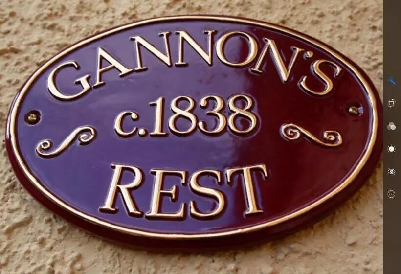 هتل Blakes Manor Self Contained Heritage Accommodation