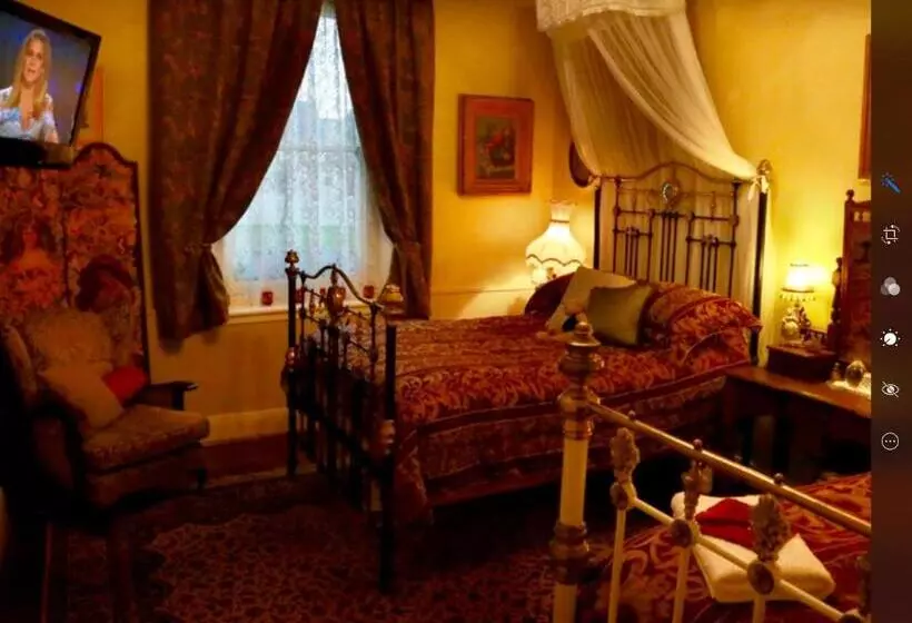 هتل Blakes Manor Self Contained Heritage Accommodation