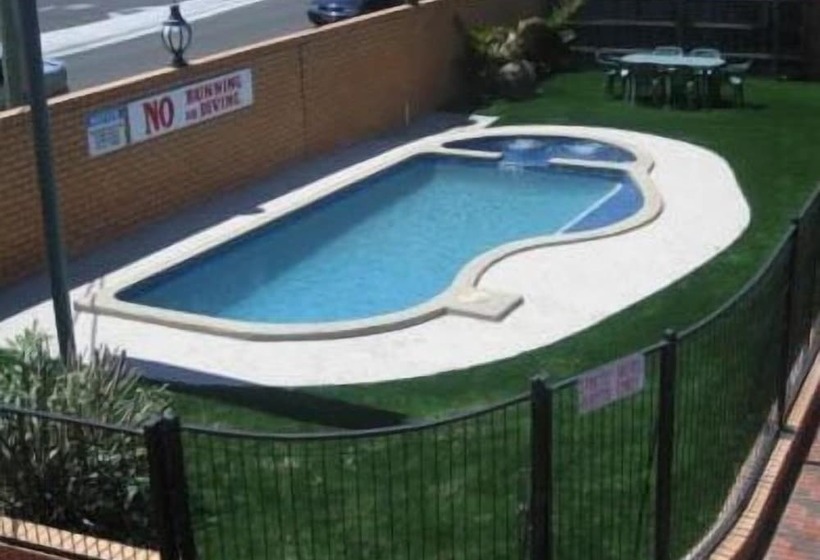 Отель Carnegie Motor Inn