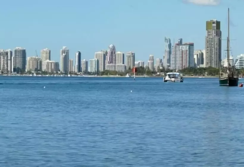 Отель Champelli Palms Apartments