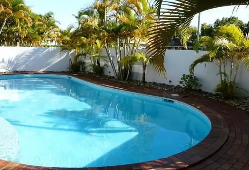 Отель Champelli Palms Apartments