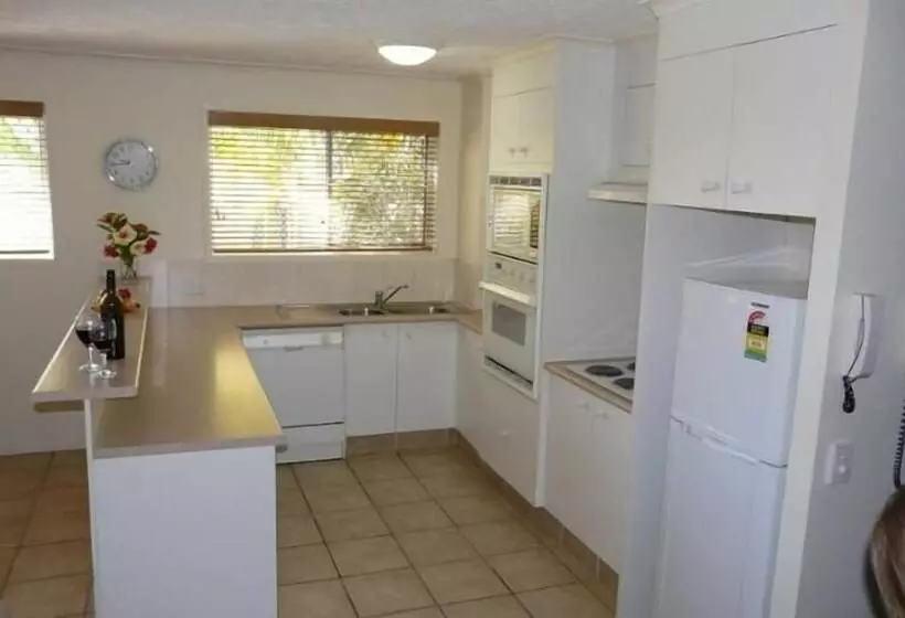 Отель Champelli Palms Apartments