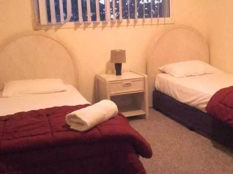 Отель Champelli Palms Apartments