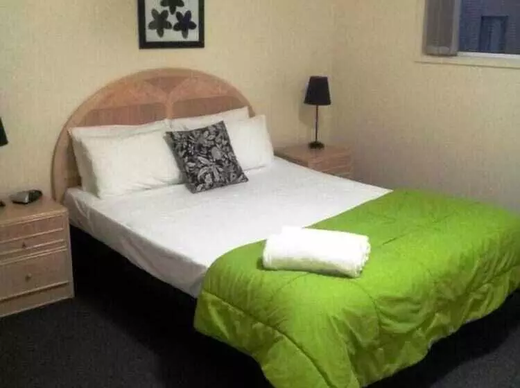 Отель Champelli Palms Apartments