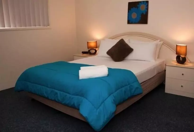 Отель Champelli Palms Apartments