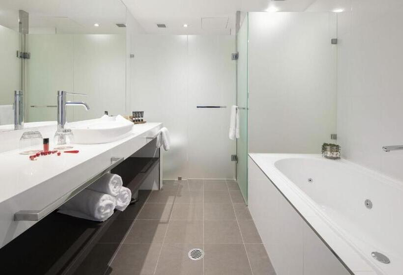 East Hotel And Apartments