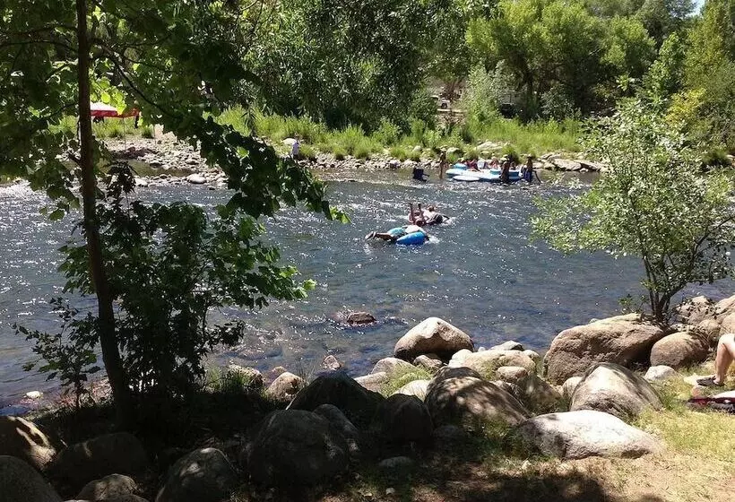 Отель Kern Riverfront Lodge