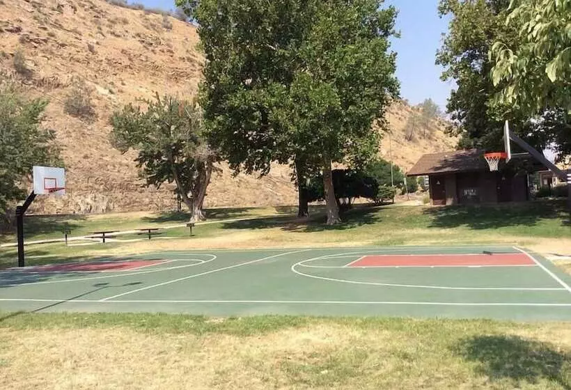 Отель Kern Riverfront Lodge