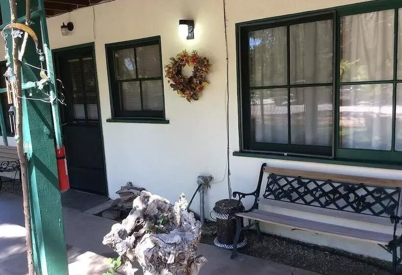 Отель Kern Riverfront Lodge