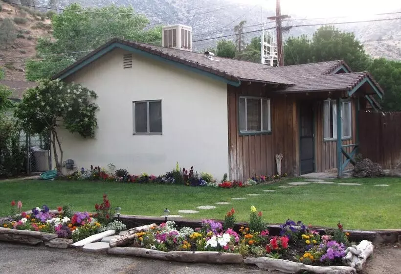 Отель Kern Riverfront Lodge