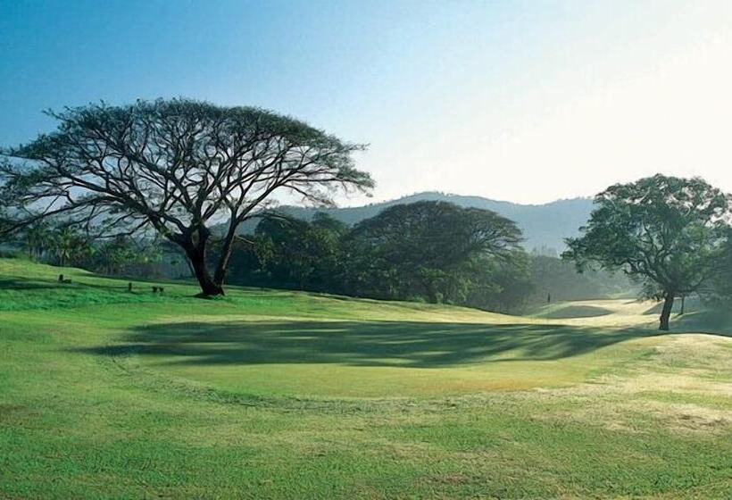 Отель Nuwara Eliya Golf Club