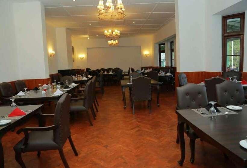 Отель Nuwara Eliya Golf Club