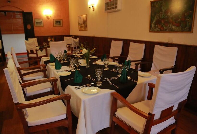 Отель Nuwara Eliya Golf Club