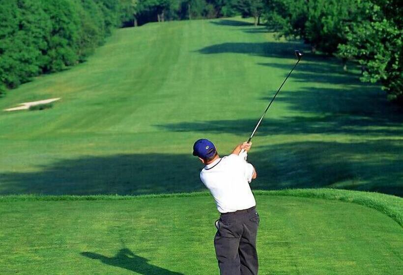 Отель Nuwara Eliya Golf Club