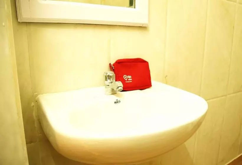 ホテル Oyo Rooms Newtown Near Dlf 1