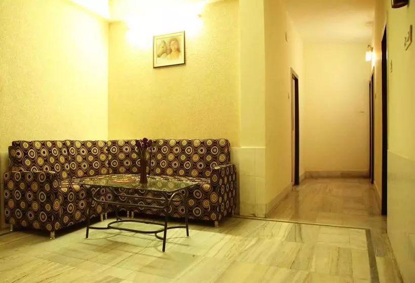 ホテル Oyo Rooms Newtown Near Dlf 1