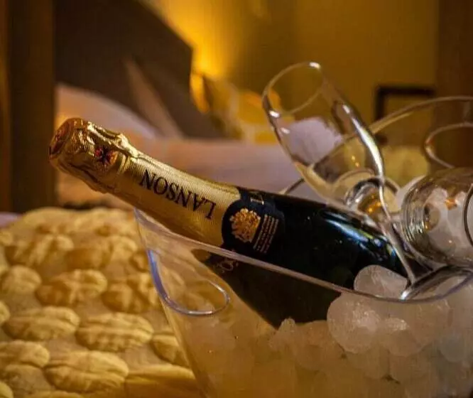 هتل The Leagate Inn