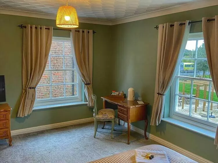 هتل The Leagate Inn