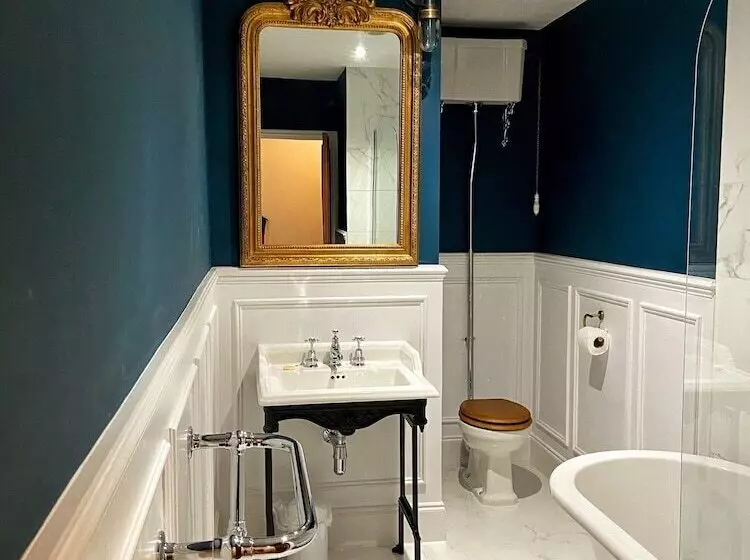 هتل The Leagate Inn