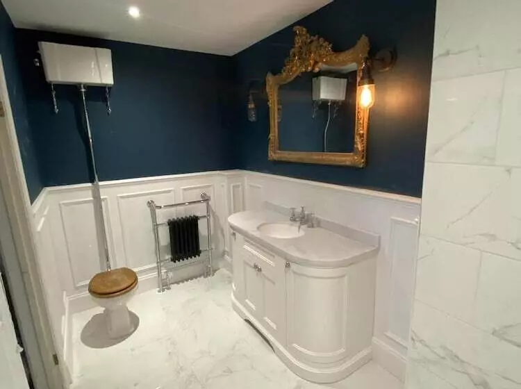 هتل The Leagate Inn