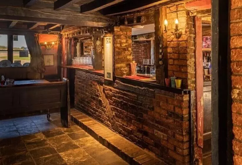 هتل The Leagate Inn