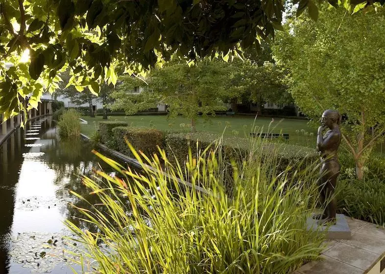 هتل Anu University House