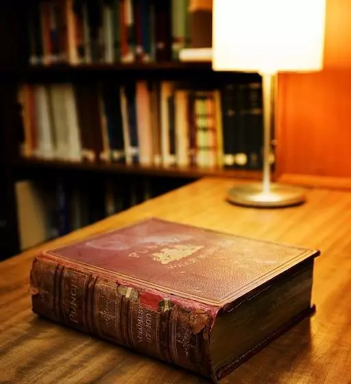 هتل Anu University House