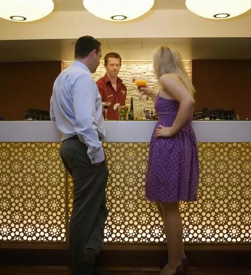 هتل Anu University House