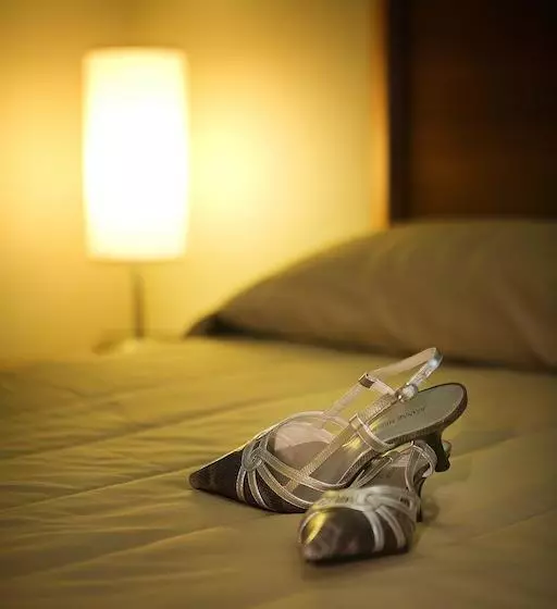 هتل Anu University House