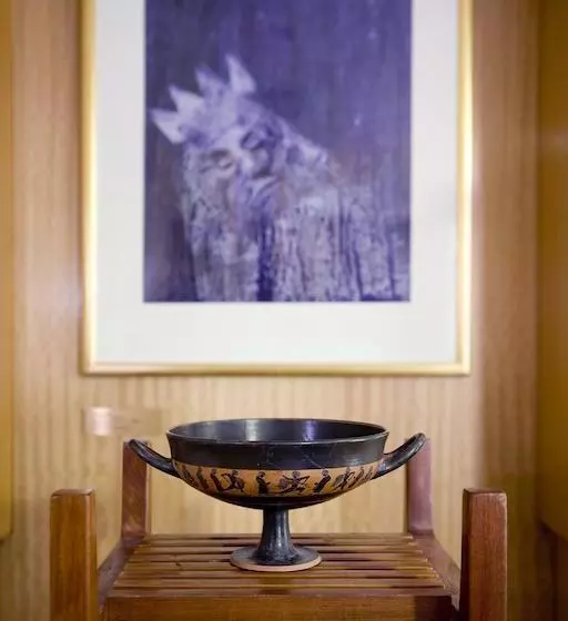 هتل Anu University House