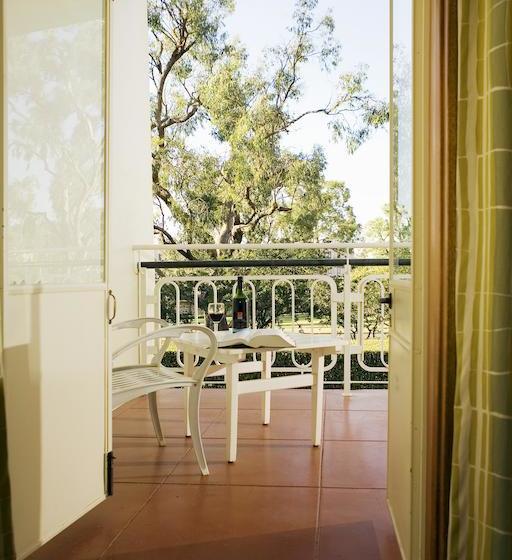 Hotel Anu  University House