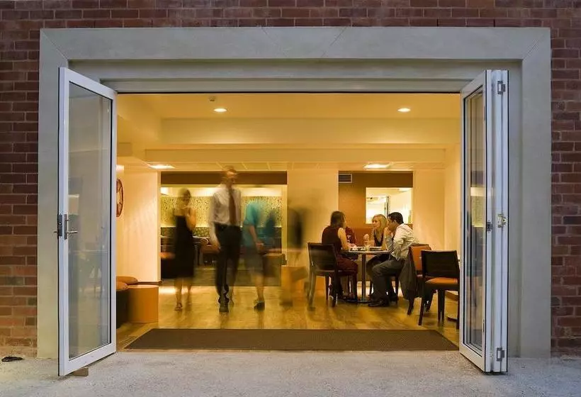 هتل Anu University House