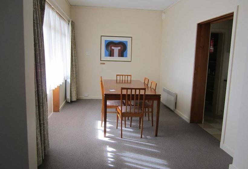 Hotel Anu  University House