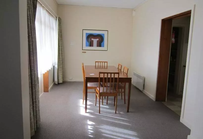 هتل Anu University House