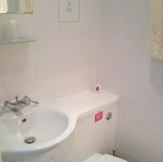 تختخواب و صبحانه Far End Guest House